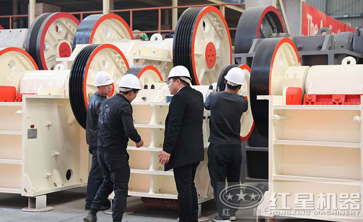 用戶(hù)來(lái)廠考察，多種設(shè)備型號(hào)讓用戶(hù)眼見(jiàn)為實(shí)